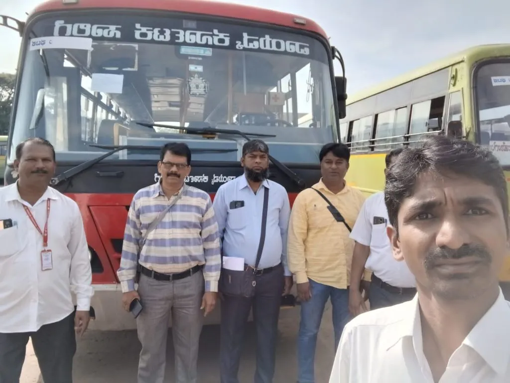 नुकसानभरपाई न दिल्याने बस जप्तीची नामुष्की Absence of confiscation of bus for non-payment of compensation