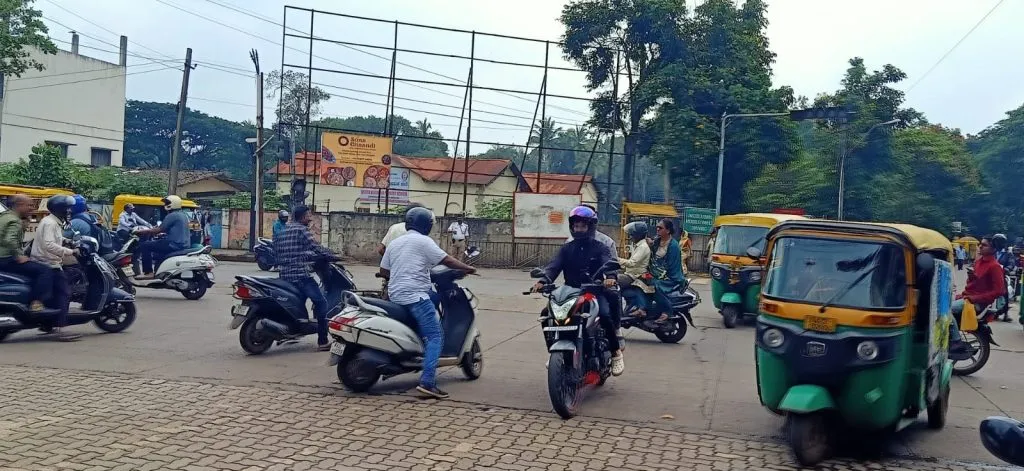 Signal demand at Yande Khoot