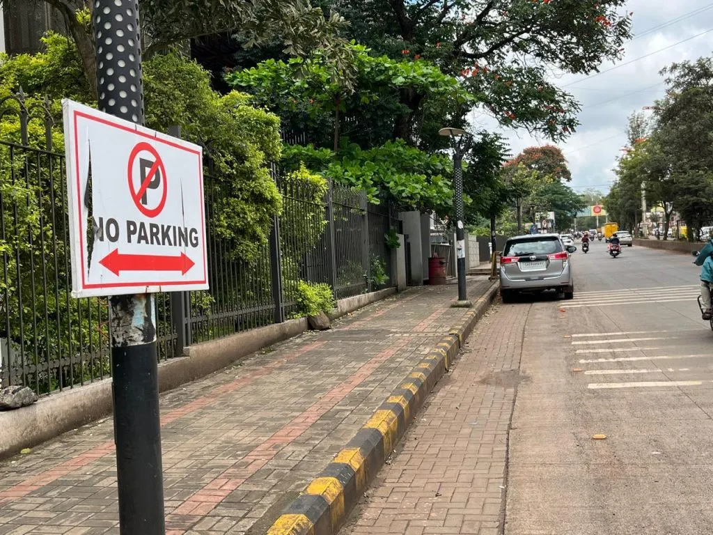Parking of four wheelers on busy roads