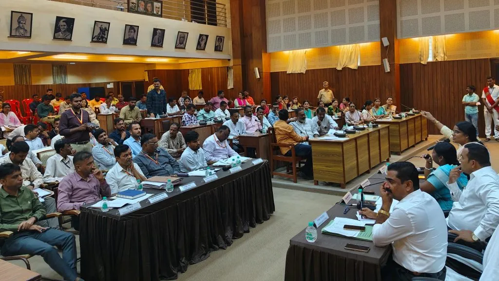 प्रलंबित कामांबाबत नगरसेवकांकडून नाराजी Displeasure from the corporators regarding the pending works