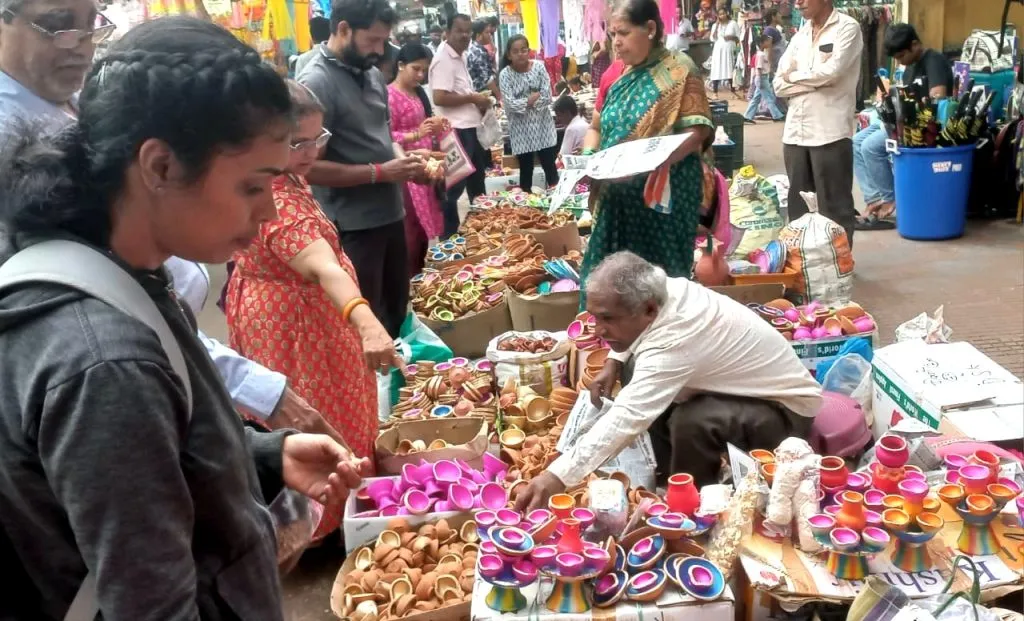 Crowded market for Diwali shopping