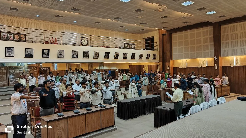 मनपा कर्मचाऱ्यांना भ्रष्टाचारविरोधी शपथ Anti-corruption oath to municipal employees
