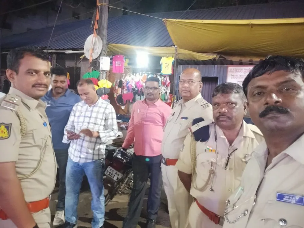 बाजारपेठेत वावरणाऱ्या गुन्हेगारांवर पोलिसांचे लक्ष Police focus on criminals roaming in the market