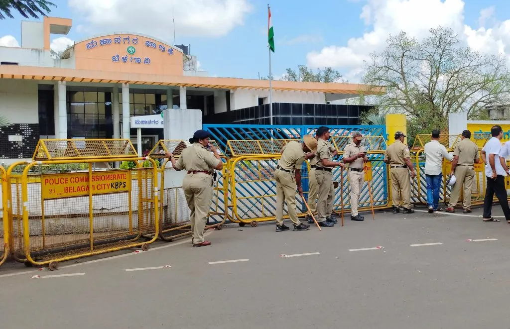 Kannada organization again Kolhekui against Marathi billboards