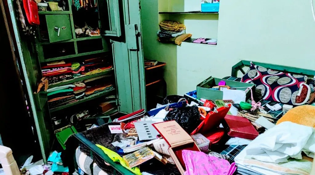 Thieves made away with 43 tolas of jewellery