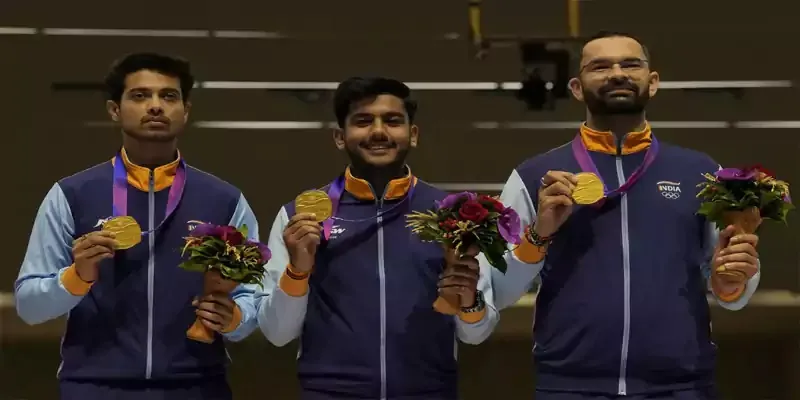 दीपक, कमलजीत, राज चंद्रा यांना सांघिक सुवर्ण, Team Gold to Deepak, Kamaljit, Raj Chandra,