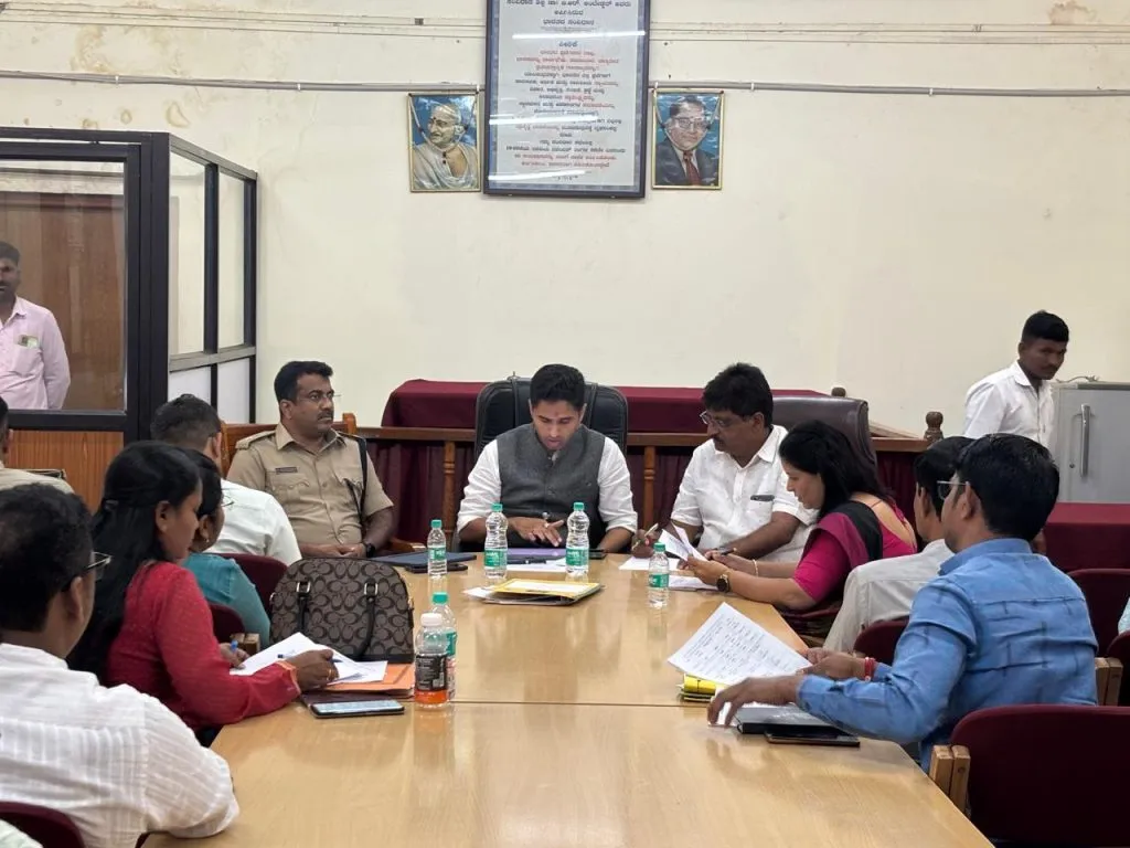 कित्तूर उत्सवाच्या यशस्वीतेसाठी झटा Strive for the success of Kittur festival