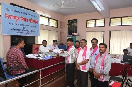 जनसुराज्याच्या नारळाच्या बागेचे बळ मिळाल्याने अनेकांच्या भुवया उंचावल्या The strength of Janasurajya's coconut grove raised many eyebrows.