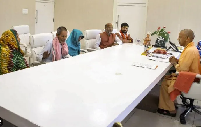 Yogi met the victims of violence in Bahrain