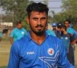 कर्नाटक विजयी, गनीचे शतक वाया