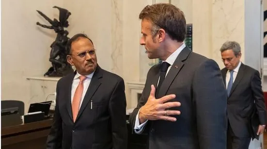 Doval talks with President Macron
