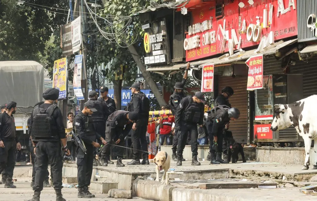 दिल्लीत स्फोटाने घबराट : जीवितहानी टळली Panic due to explosion in Delhi: Loss of life avoided