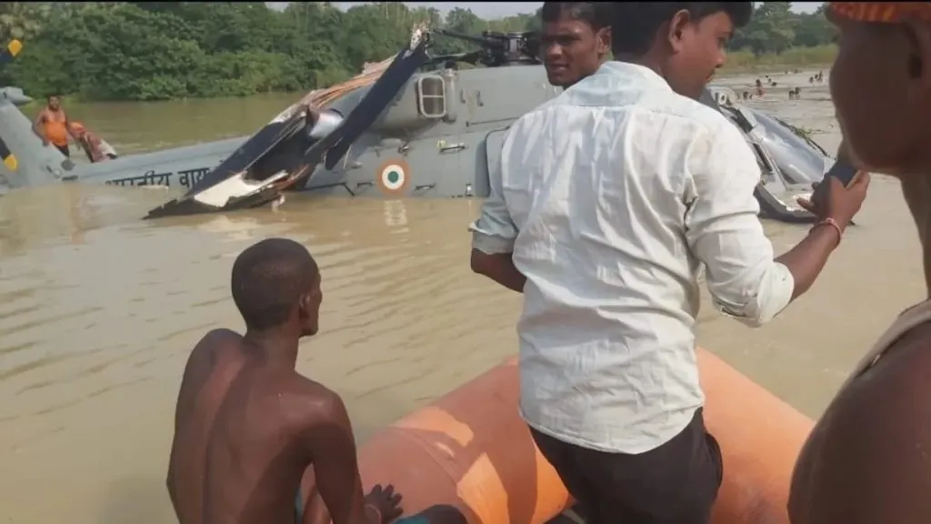 Air force helicopter crashes in Bihar