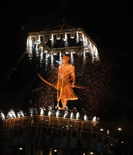 देशातल्या पहिल्या अरबी समुद्राच्या बाजूच्या शिवपुतळ्याचे पालकमंत्री उदय सामंत यांच्या हस्ते लोकार्पण