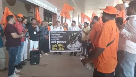 रत्नागिरी रेल्वे स्थानकाबाहेर कामगार सेनेचे जोरदार आंदोलन