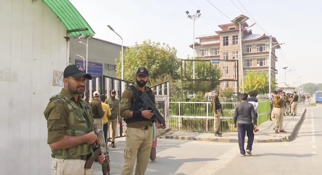 जम्मू-काश्मीर हल्ल्यात सात ठार Seven killed in Jammu and Kashmir attack