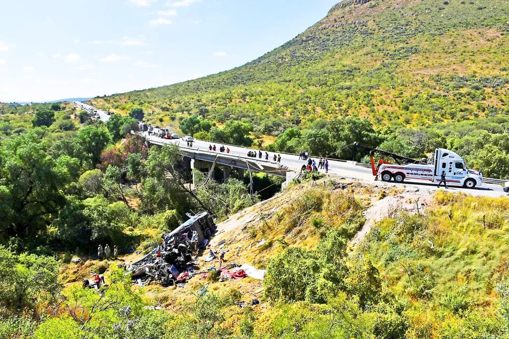 मेक्सिकोत दुर्घटना, 19 जणांचा मृत्यू Accident in Mexico, 19 dead