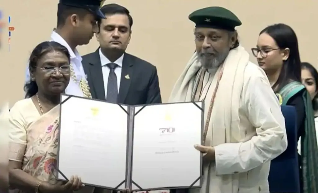 दादासाहेब फाळके पुरस्काराने मिथुन चक्रवर्ती सन्मानित Mithun Chakraborty honored with Dadasaheb Phalke Award