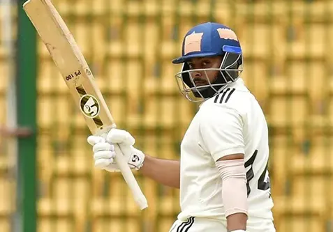 पृथ्वी चमकला पण मुंबईचा डाव घसरला Prithvi shined but Mumbai's innings slumped