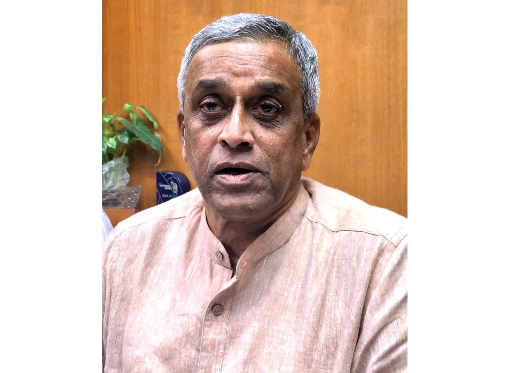 Claude Alvarez should come to the discussion directly rather than misleading