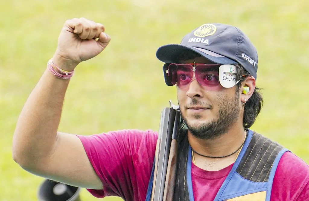 विवानला रौप्य, नरुकाला कांस्य Silver to Vivaan, Bronze to Naruka