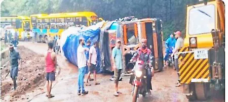 A lorry overturned at Arabail, blocked traffic