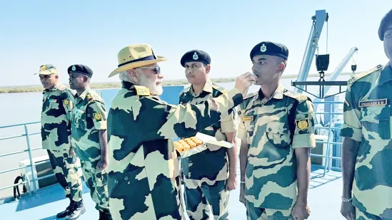 पंतप्रधानांची जवानांबरोबरची दिवाळी Prime Minister's Diwali with soldiers