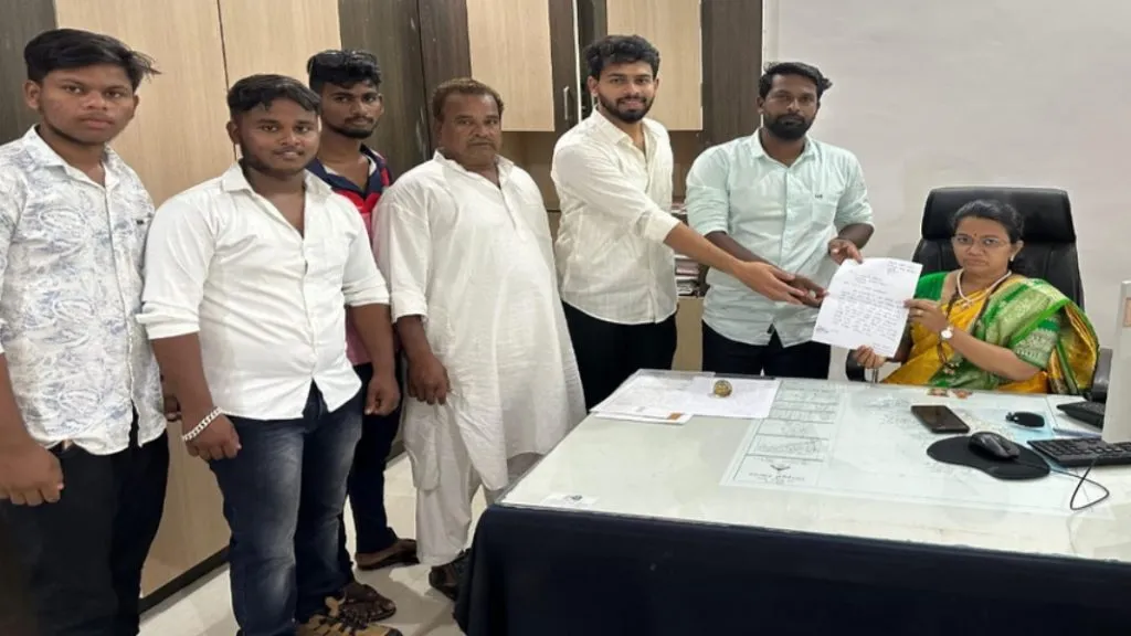 बांदा – दाणोली राज्यमार्गावरील खड्डे बुजवा