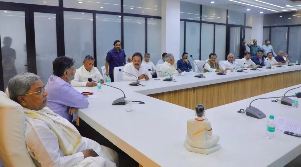 Discuss important topics including caste census