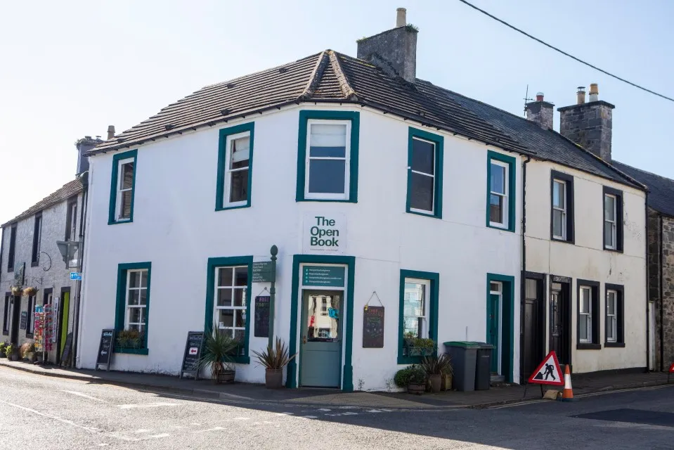 जगातील सर्वात अनोखे हॉटेल The most unique hotel in the world