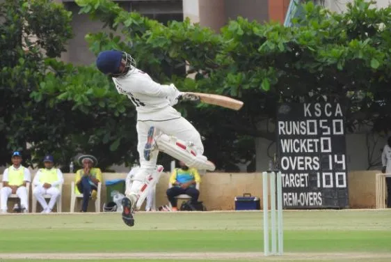 रणजी सामन्यात पावसाचा अडथळा Rain hampers Ranji match