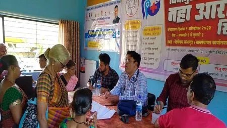 मळगाव येथील आरोग्य शिबीराला उत्स्फूर्त प्रतिसाद