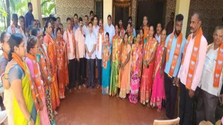 आयनल सरपंच ,उपसरपंच, सदस्य यांच्यासह ग्रामस्थांचा भाजपात प्रवेश