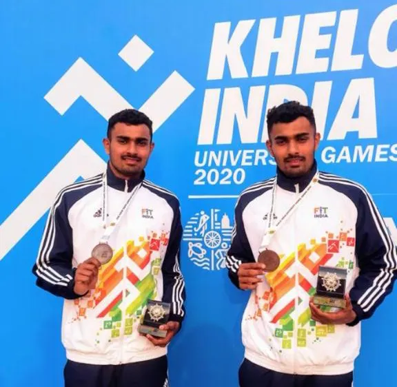 दोघे जुळे भाऊ…बनले राष्ट्रीय जलतरणपटू आणि आता झाले राजपत्रित अधिकारी Both twin brothers...became national swimmers and now gazetted officers