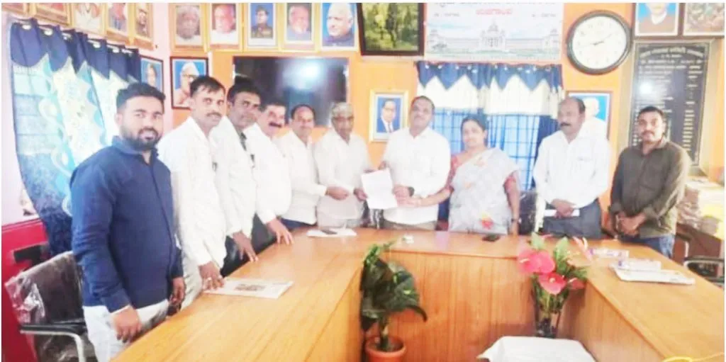 बेळगाव-बाची रस्ता दुरुस्तीसाठी सोमवारी उचगाव फाट्यावर आंदोलन Protest on Uchgaon road on Monday for repair of Belgaon-Bachi road