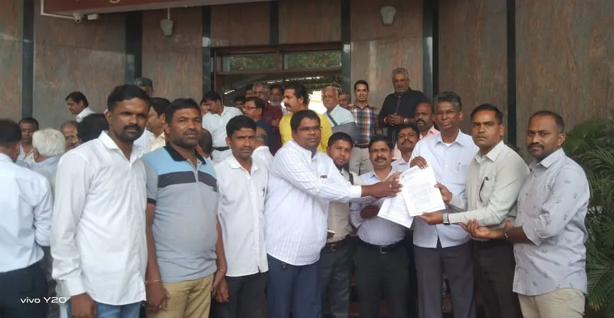 Kalamani school ex-students' representation to the minister for financial assistance