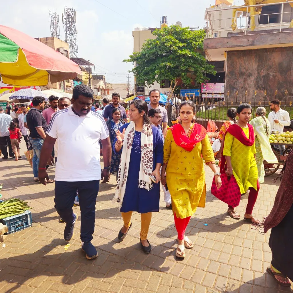 खासबाग आठवडी बाजाराची महापालिका आयुक्तांकडून पाहणी Inspection of Khasbag weekly market by Municipal Commissioner