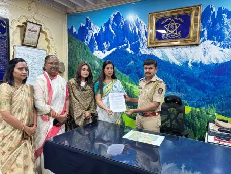 प्रचार करण्यास महाडिकांना बंदी घाला Ban Mahadik from campaigning