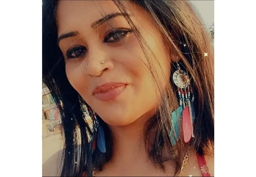 Tanvi Vast's tight smile in Kudchade