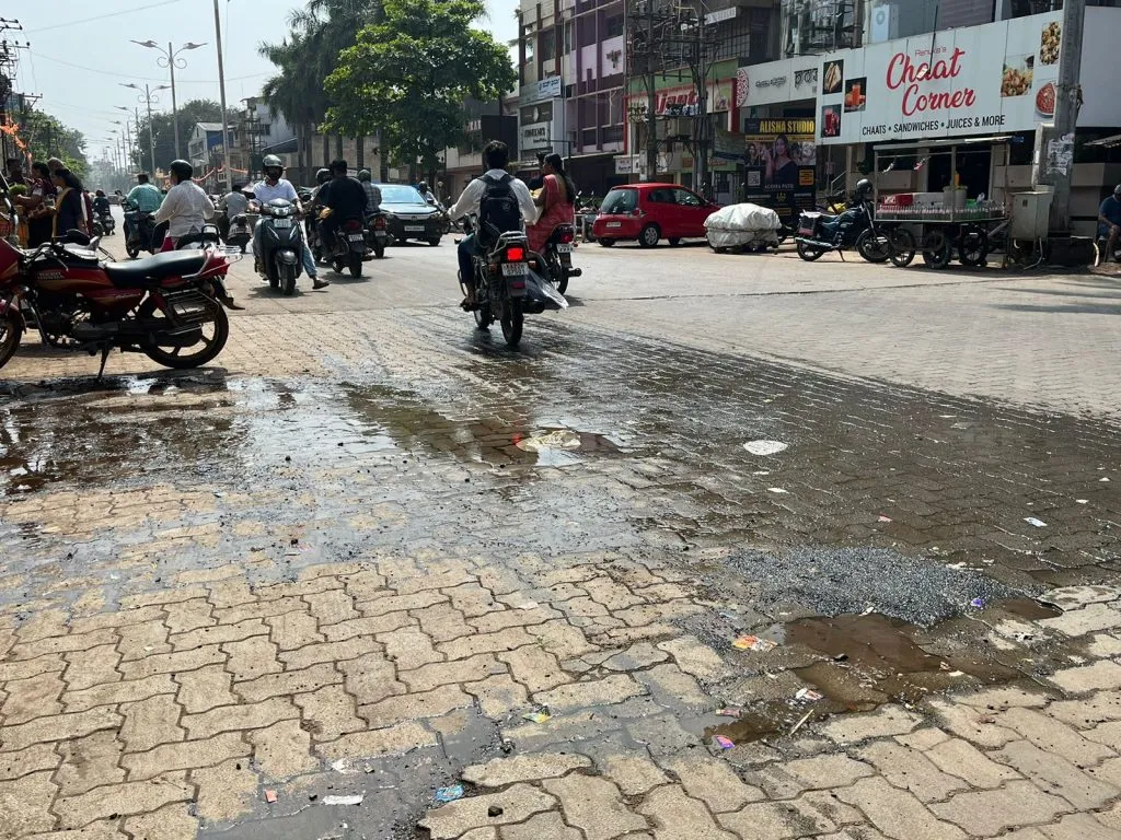 Water leakage near Kapileshwar flyover