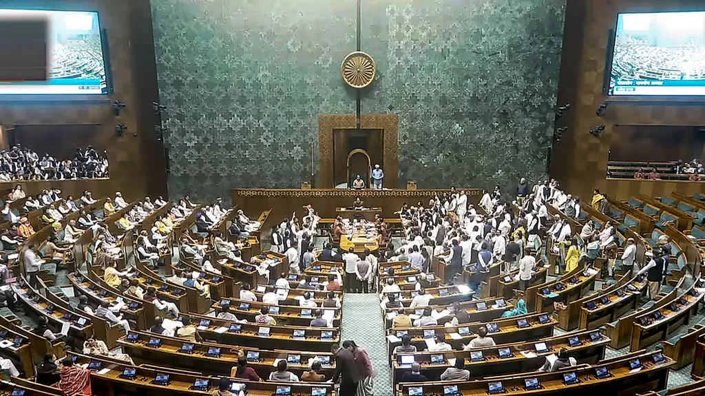 'Stop looting the country'