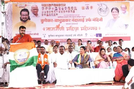 पक्ष, चिन्ह चोरलेले आता मिरवत फिरतात The parties, the signs stolen, are now wandering around