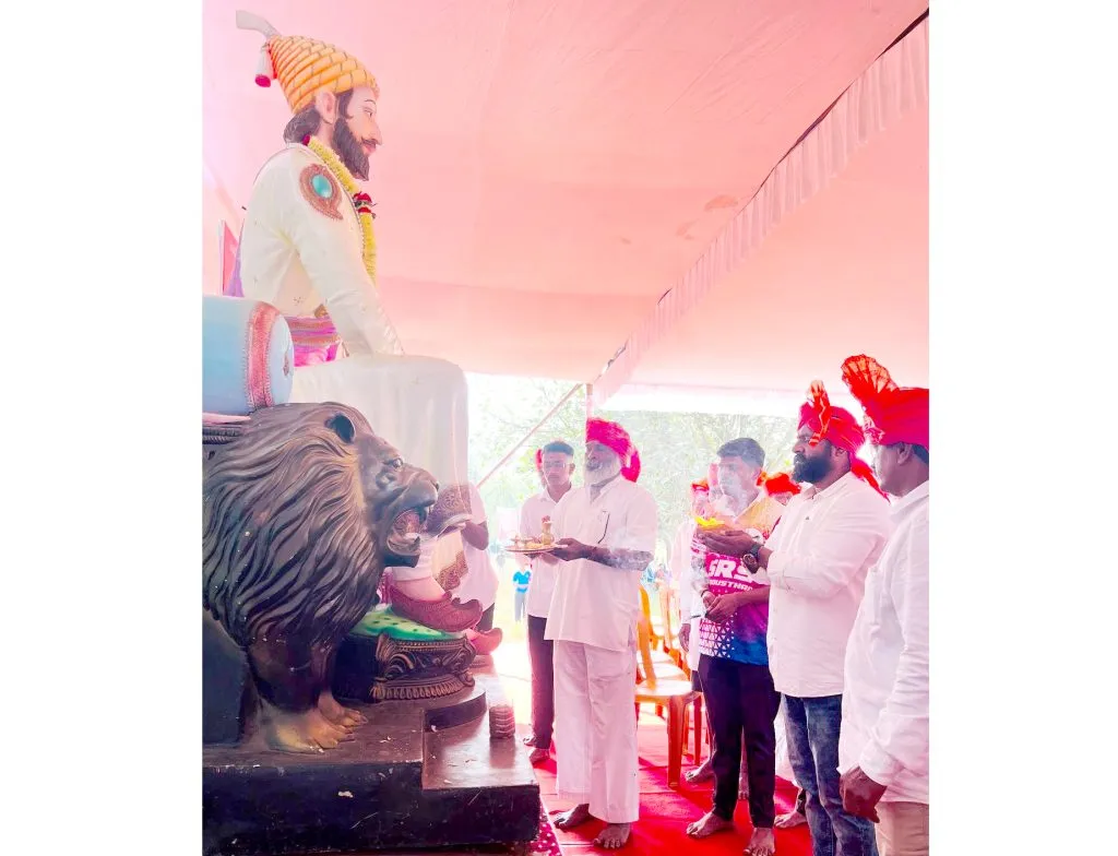 Jai Hanuman Prasanna 'Silver mace' to the bullocks