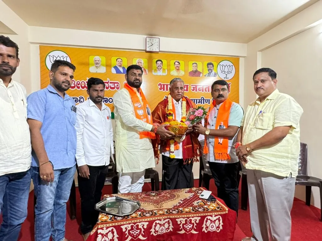 बेळगाव-बेंगळूर सुपरफास्ट एक्स्प्रेसला सुरेश अंगडी यांचे नाव द्या Name Belgaum-Bangalore Superfast Express after Suresh Angadi