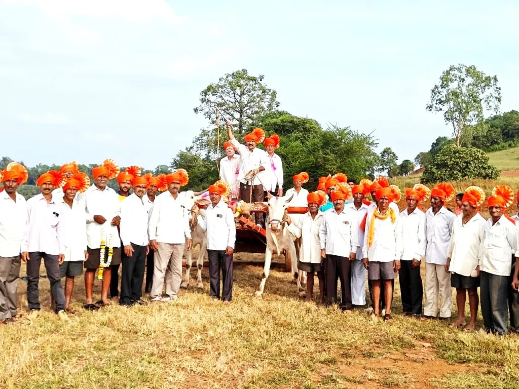 तुरमुरी येथील बैलगाडी शर्यतीचे उद्घाटन Inauguration of bullock cart race at Turmuri