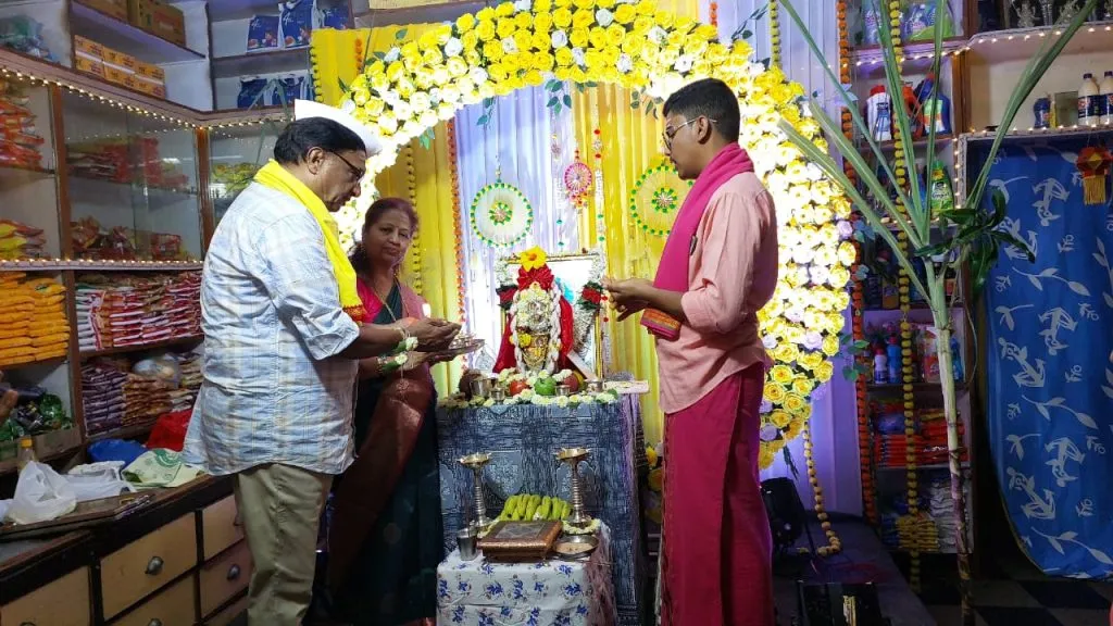 Lakshmi Pujan in Shahapur, Vadgaon area
