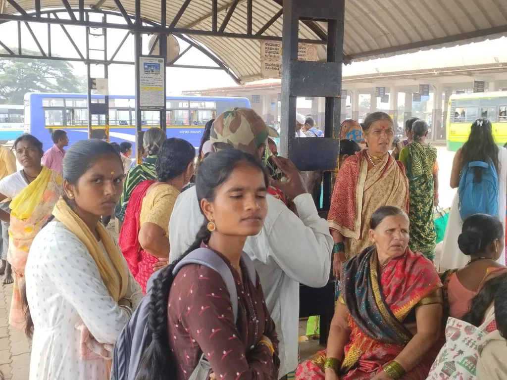 Ordinary travelers gather for Rajyotsavam