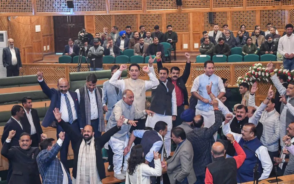 ‘370’ पुनर्स्थापित करण्याचा प्रस्ताव मंजूर Proposal to reinstate '370' approved