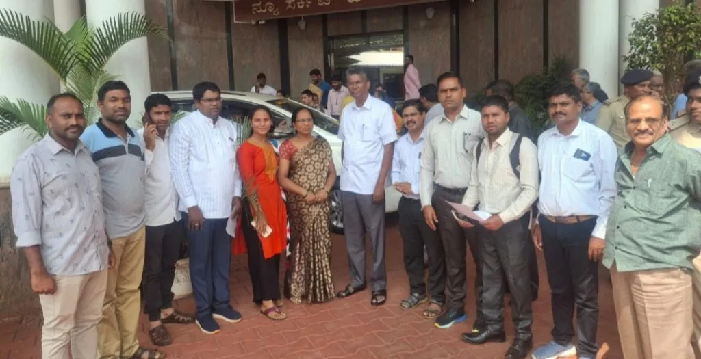 डोंगरगाव शाळा विकासासाठी निधी मंजूर करण्याची मागणी Demand for approval of funds for Dengargaon school development