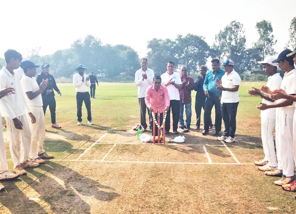 केएलएस, लव्हडेल, हेरवाडकर, केएलईची विजयी सलामी Victory salute from KLS, Lovedale, Herwadkar, KLE